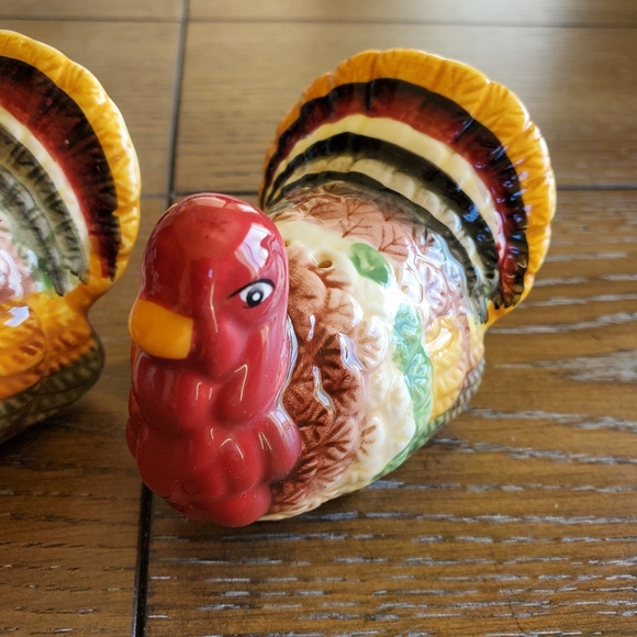 Thanksgiving turkey salt and pepper shakers - Picture 7 of 8